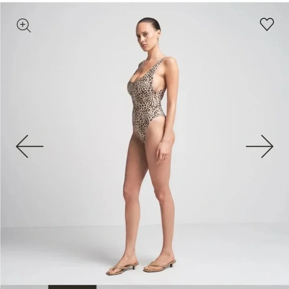 SKIMS® SIGNATURE SWIM SCOOP NECK ONE PIECE SWIMSUIT - LEOPARD - L
